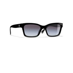 Chic CHANEL Black Sunglasses